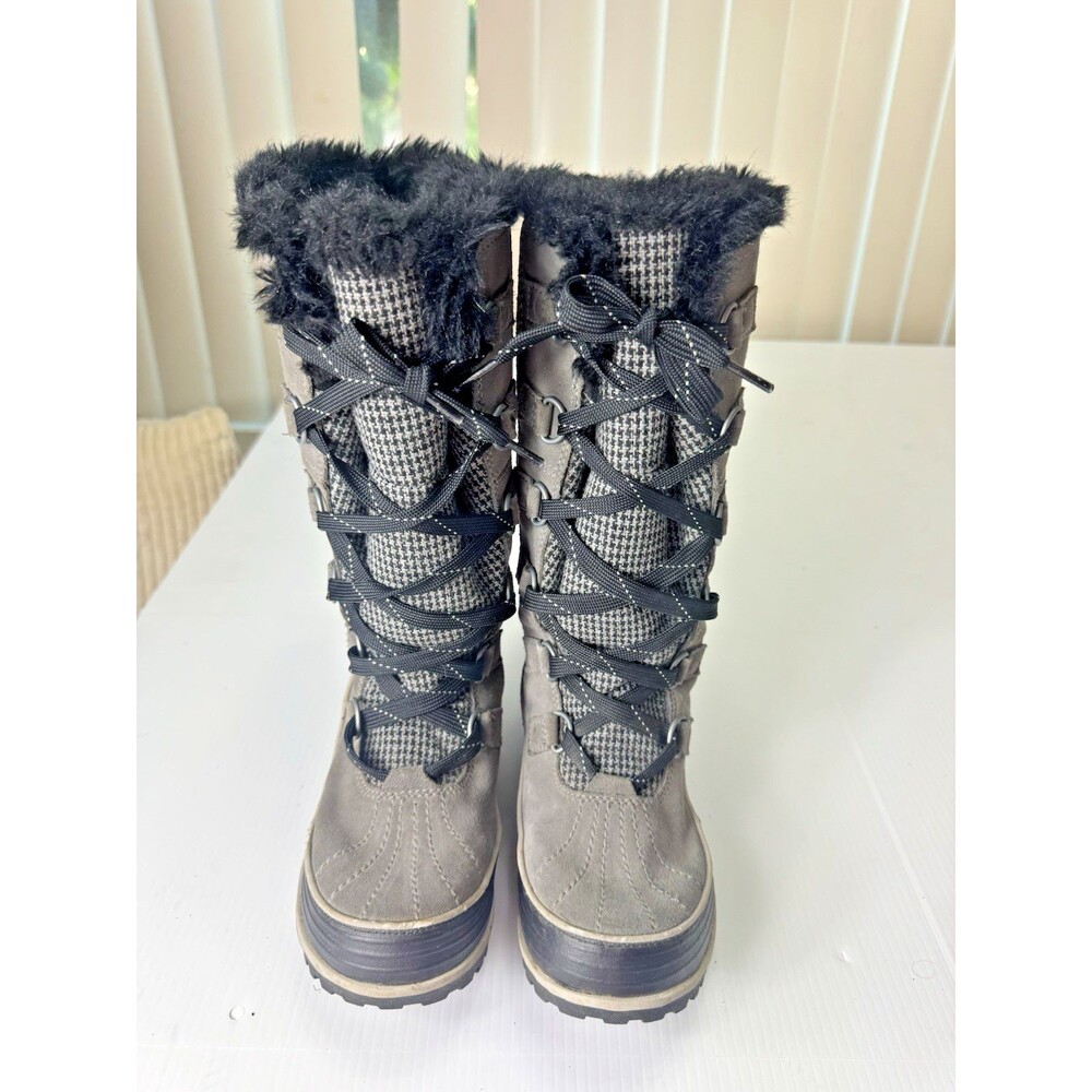 Sorel Womenโs Winter Snow Boots Gray Black Faux Fur Lace Up Size 7.5